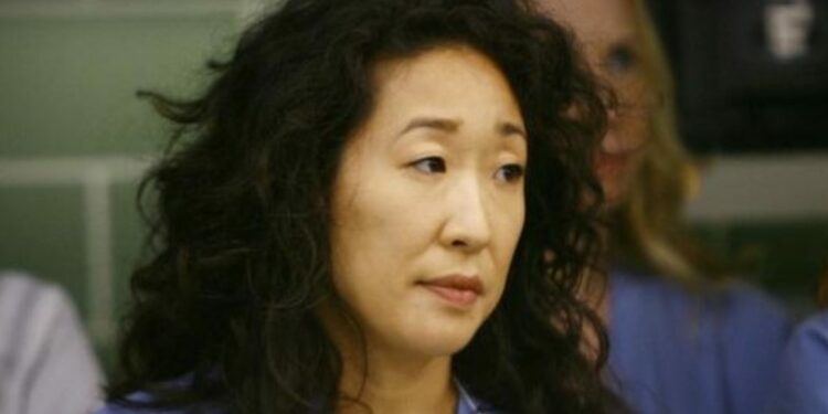 L'attrice di origini coreane, Sandra Oh, protagonista della serie tv "La Direttrice"