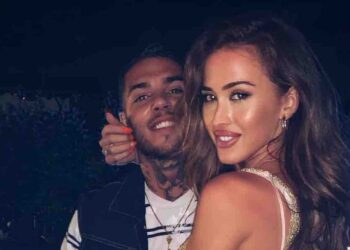 Emis Killa in compagnia della fidanzata Martina Bottiglieri