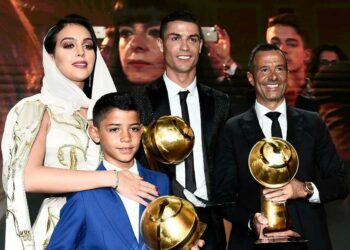 Cristiano Ronaldo con Georgina Rodriguez, Cristiano jr. e Jorge Mendes (Foto di LaPresse)