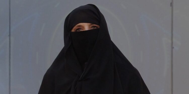 Jo Squillo col burqa al Grande Fratello Vip