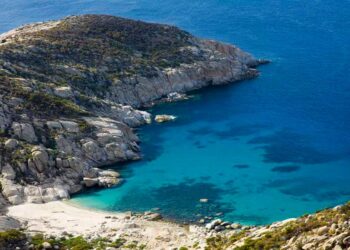 wiew of a beach on Montecristo Island