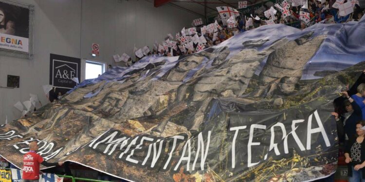 Tifosi Sassari (Foto LaPresse)