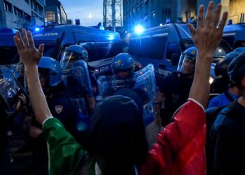 Manifestazione "No green pass" a Milano (Foto: 2021, LaPresse)