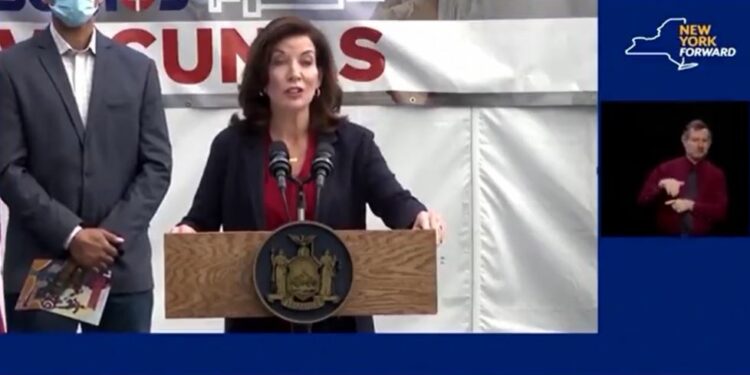 Hochul, governatrice New York (screen NY Forward)