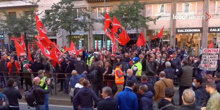 Cgil contesta a Milano (Foto: da Local Team, YouTube)