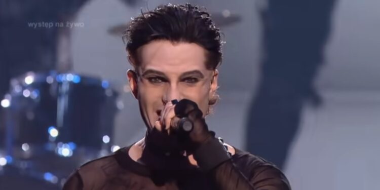 Chris Cugowski imita Damiano David dei Maneskin (foto: YouTube)