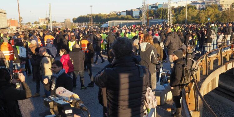 Protesta contro il green pass al porto di Trieste (LaPresse)