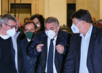 Maurizio Landini, Luigi Sbarra e Pierpaolo Bombardieri fuori da palazzo Chigi (Lapresse)