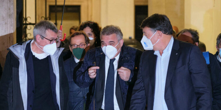 Maurizio Landini, Luigi Sbarra e Pierpaolo Bombardieri fuori da palazzo Chigi (Lapresse)