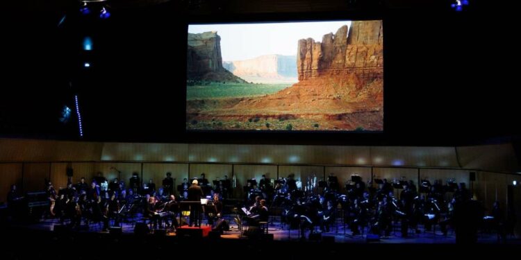 Roma, Auditorium Parco della Musica,
Orchestra e Coro dell’Accademia Nazionale di Santa Cecilia
Philip Glass Ensemble
direttore Michael Riesman