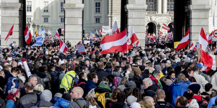 Proteste in Austria contro le misure anti-Covid del Governo di Vienna (LaPresse)