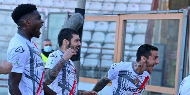 I giocatori della Cremonese (Foto LaPresse)