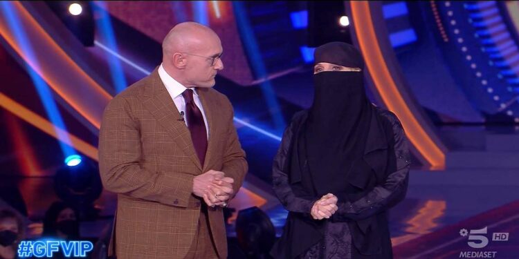 Jo squillo col burqa al Grande fratello vip