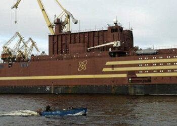 Akademik Lomonosov, la centrale nucleare galleggiante russa