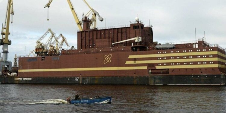 Akademik Lomonosov, la centrale nucleare galleggiante russa