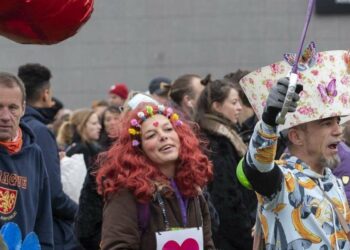 Olanda, protesta contro le restrizioni anti-Covid (LaPresse)