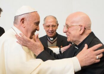 Papa Francesco con Bartolomeo Sorge (foto Aggiornamenti sociali)