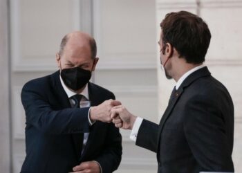 Olaf Scholz ed Emmanuel Macron (Lapresse)