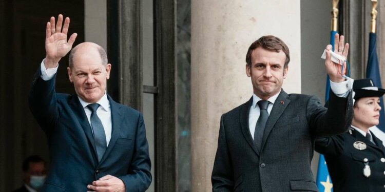 Il cancelliere tedesco Olaf Scholz e il presidente francese Emmanuel Macron (LaPresse)