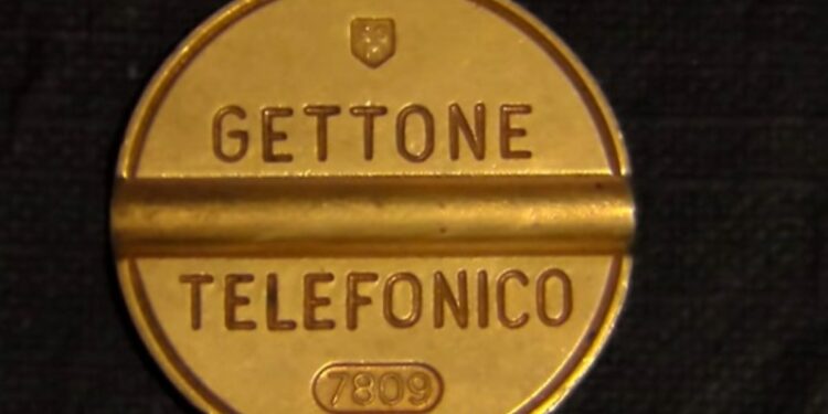 Gettone telefonico (foto: screen da YouTube)