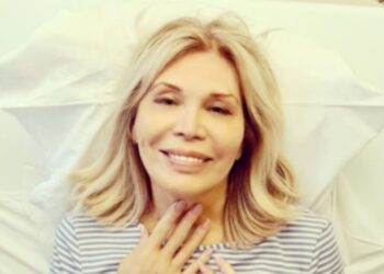 Amanda Lear operata al cuore (foto: Instagram, 2022)