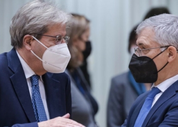 Paolo Gentiloni, commissario europeo all'Economia, con Daniele Franco, ministro dell'Economia (LaPresse)