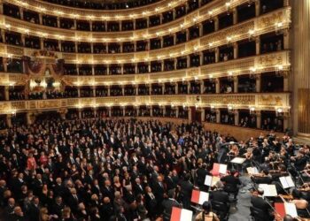 Il Teatro San Carlo di Napoli (Lapresse)