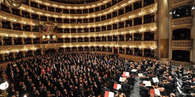 Il Teatro San Carlo di Napoli (Lapresse)