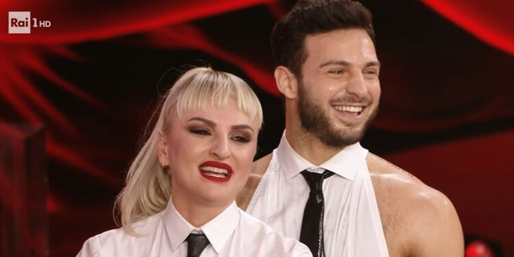 Arisa e Vito Coppola a "Ballando con le stelle"