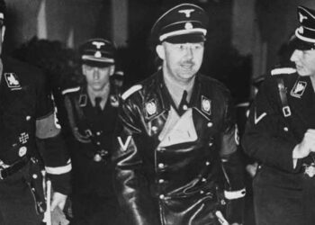 Heinrich Himmler (1900-1945) (al centro), capo delle SS (foto dal web)