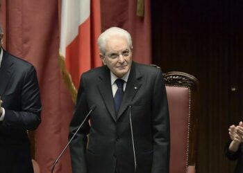 Sergio Mattarella applaudito in parlamento (LaPresse)