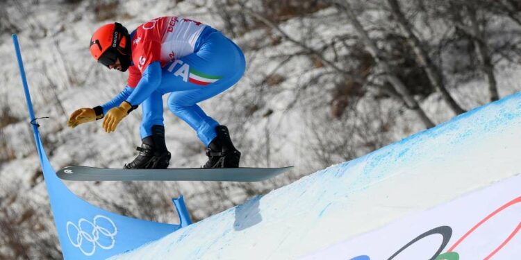 Omar Visintin è medaglia di bronzo nello snowboard cross alle Olimpiadi Pechino 2022 (Foto LaPresse)