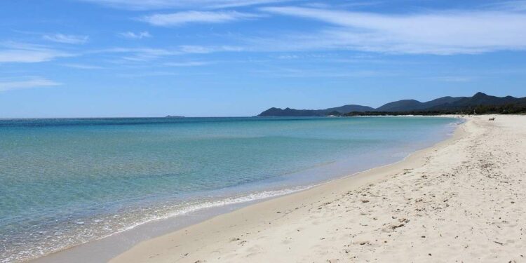 Una spiaggia della Sardegna (Pixabay)