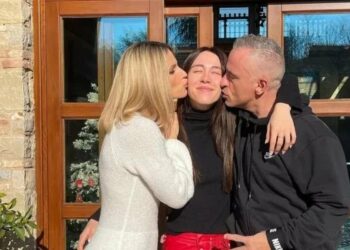 Eros Ramazzotti e Michelle Hunziker insieme alla loro figlia Aurora (Foto: Instagram)