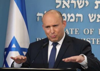 Il premier dimissionario  israeliano Naftali Bennett (LaPresse)