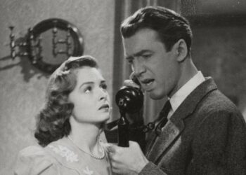 Donna Reed e James Stewart in La vita è meravigliosa (1946) (LaPresse)