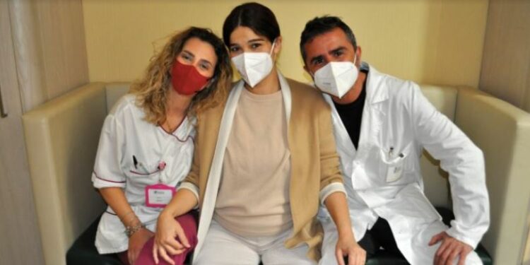 Ilaria Spada e Kim Rossi Stuart, foto pubblicata dalla clinica di Roma Casa di Cura Santa Famiglia