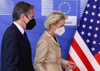 Il segretario di Stato Usa, Anthony Blinken, con Ursula von der Leyen, presidente della Commissione Ue (LaPresse)