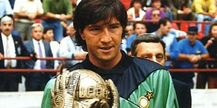 Walter Zenga, premiato come Miglior Portiere al Mondo negli Anni 90