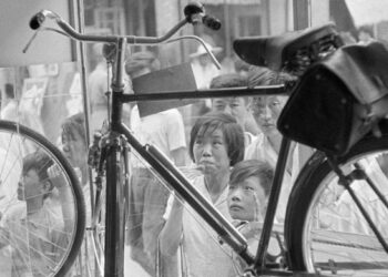 Una foto di H. Cartier Bresson in mostra al Mudec: "CHINA. Beijing. 1958"