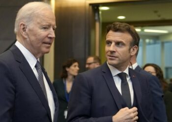 Emmanuel Macron e Joe Biden (Lapresse)