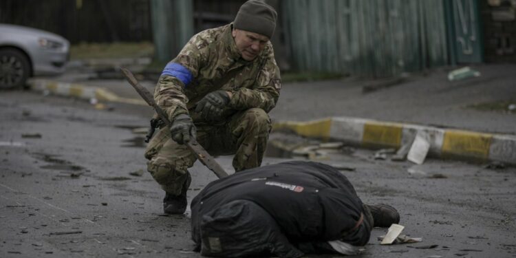 Morti per strada a Bucha