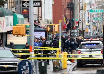 New York, la stazione del metro di Brooklyn (LaPresse)