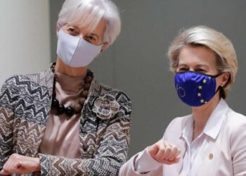 La presidente della Bce, Christine Lagarde, con la presidente della Commissione Ue, Ursula von der Leyen (LaPresse)