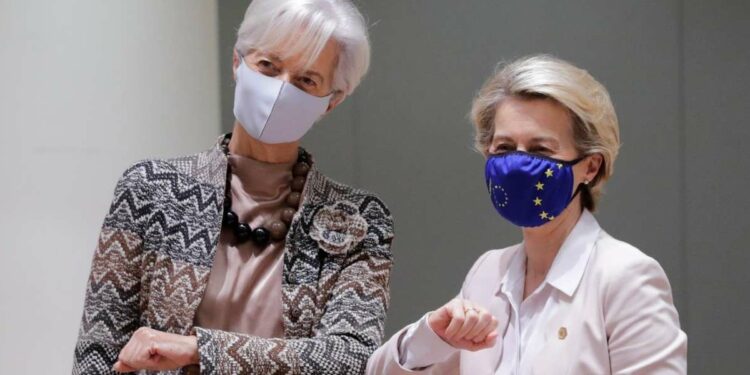 La presidente della Bce, Christine Lagarde, con la presidente della Commissione Ue, Ursula von der Leyen (LaPresse)