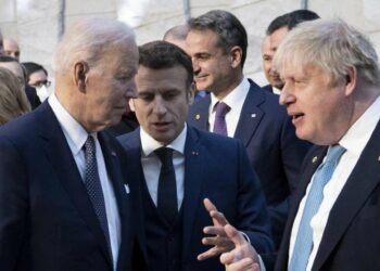 Joe Biden, Emmanuel Macron e Boris Johnson (LaPresse)