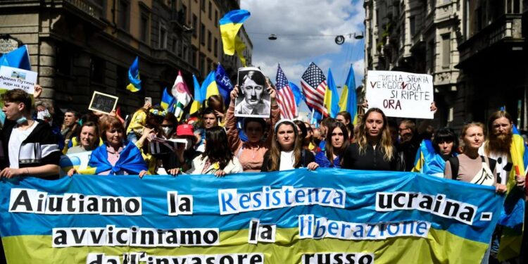 Corteo del 25 Aprile a Milano (LaPresse)