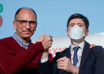 Enrico Letta (Pd) e Roberto Speranza (Articolo Uno) (LaPresse)