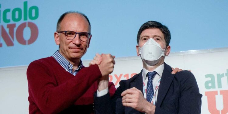 Enrico Letta (Pd) e Roberto Speranza (Articolo Uno) (LaPresse)