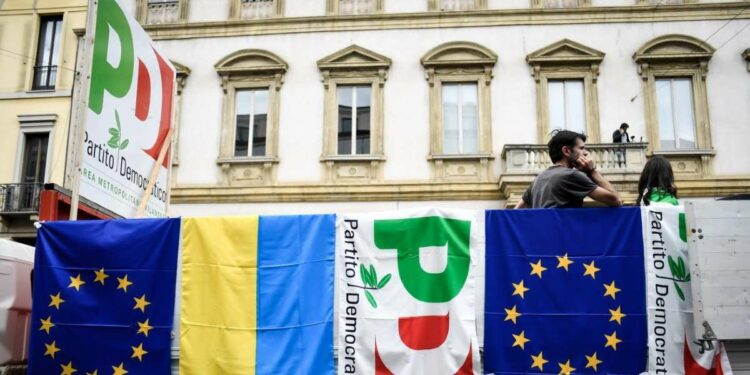 A Milano, durante la manifestazione del 25 Aprile (LaPresse)